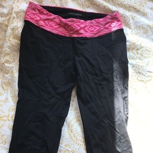 FOREVER 21 CROPPED LEGGINGS